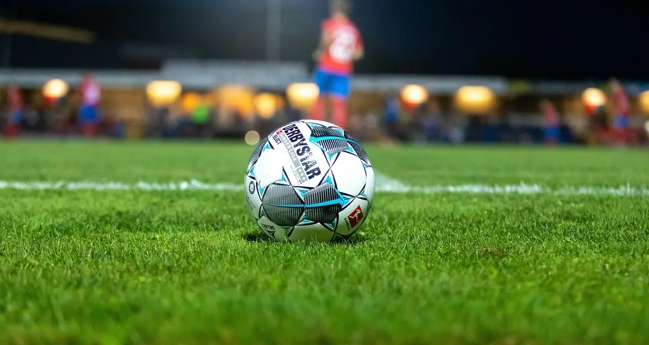 First Division 2025 runde 13: Sene afgørelser, sikre udebanepoint og en målløs taktisk duel