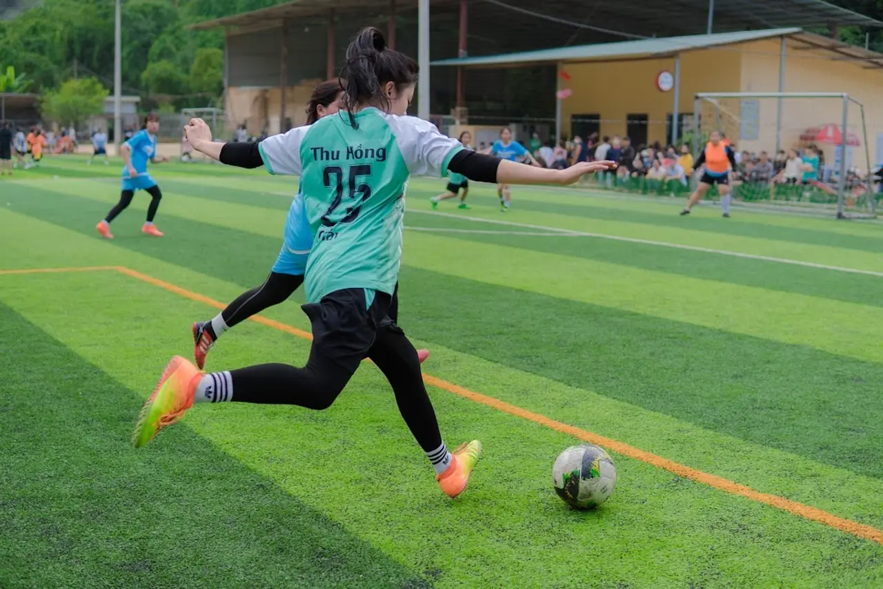 Drama, mål og sene kort – sådan forløb Premier Division runde 3