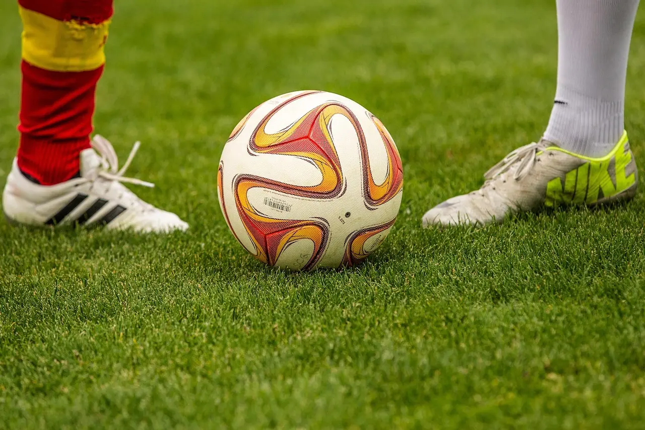 Tre hjemmebanesejre og en snæver udegevinst: Overblik over Premier Division runde 20