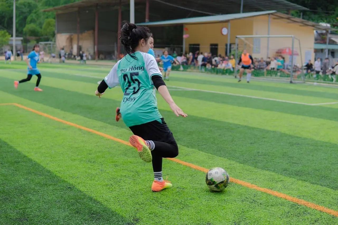 Sen dramatik og skarpe momenter: Premier Division runde 12 leverer udligninger, vendepunkter og masser af detaljer