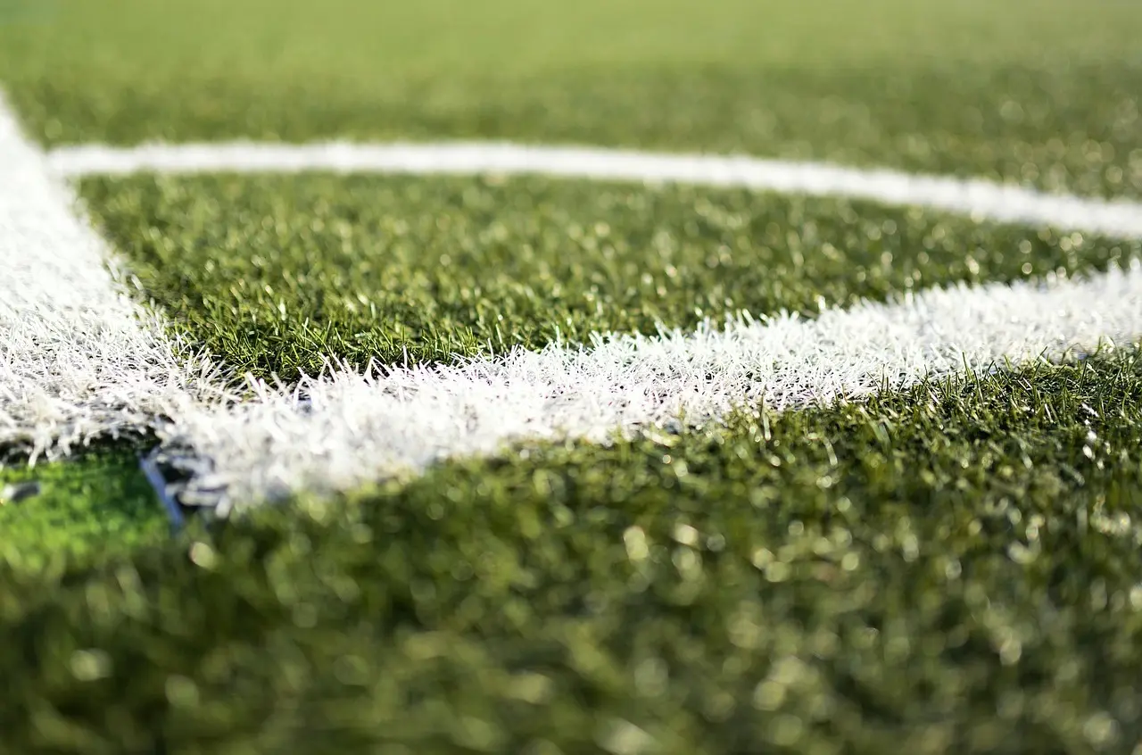 Skiftende føringer, sene udligninger og en markant hjemmesejr – First Division runde 10 samlet her