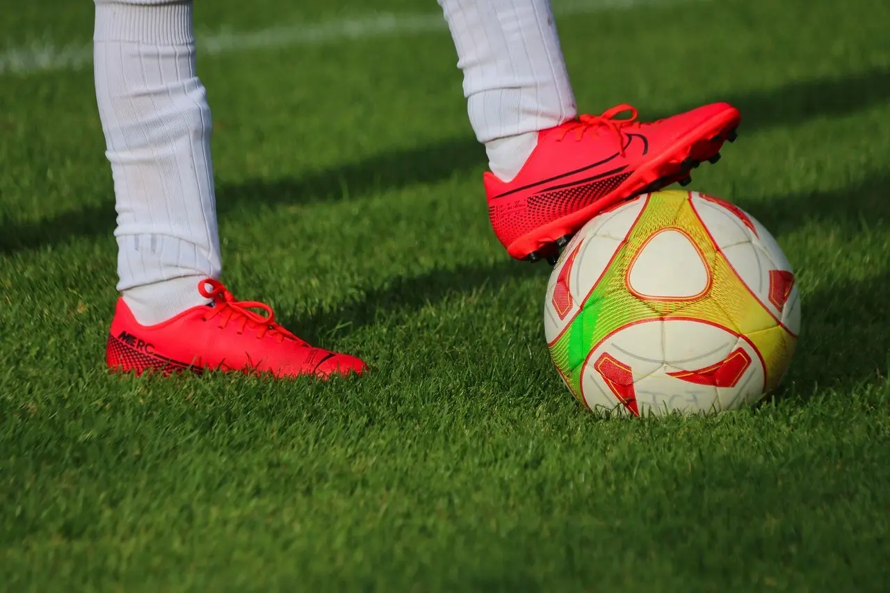 Rene nuller, sene afgørelser og to udvisninger – Premier Division 2025 runde 26 i detaljer