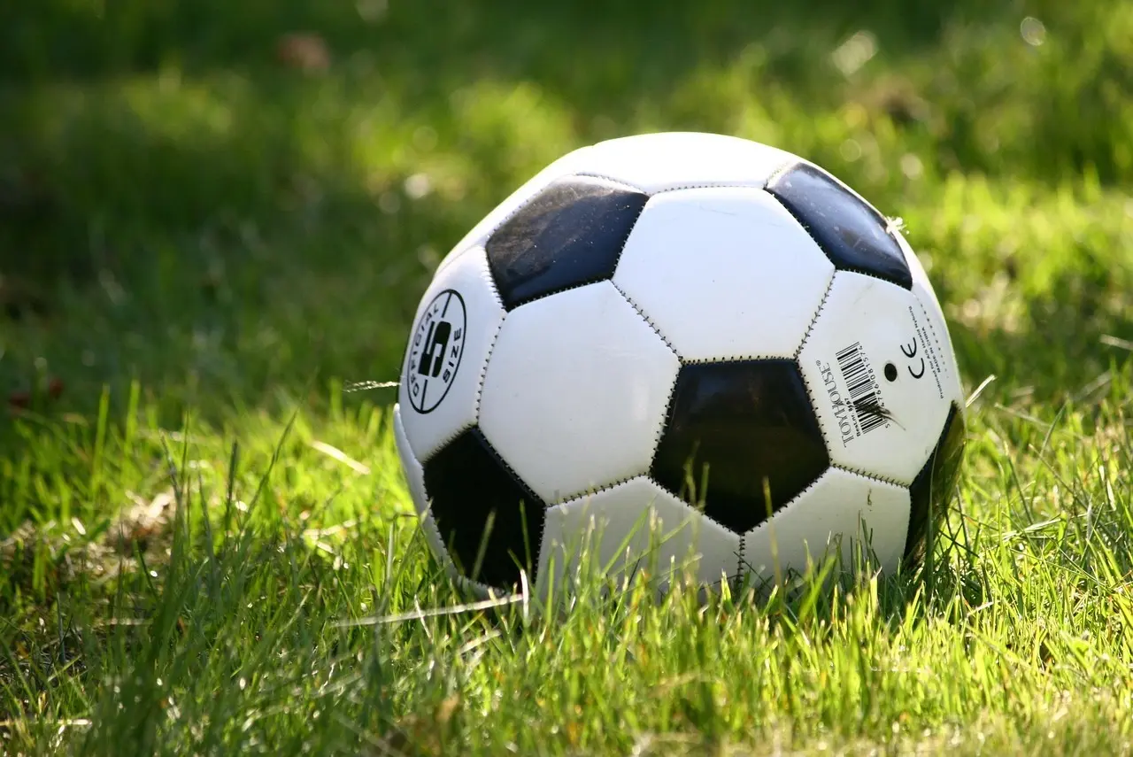Smalle sejre, sene udligninger og en målløs mur: Premier Division runde 18 samlet på irskfodbold.dk