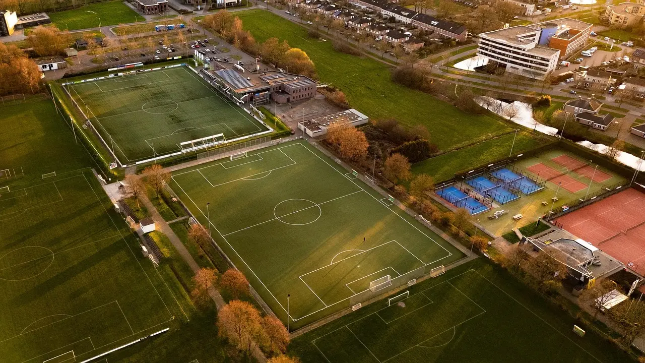 Drama for fulde gardiner i alle hjørner af landet – First Division 2025, runde 6