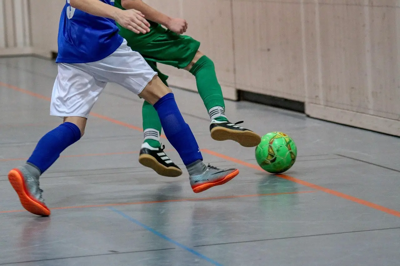 Skæbnespark, sene afgørelser og disciplinære dramaer: First Division runde 14 under lup