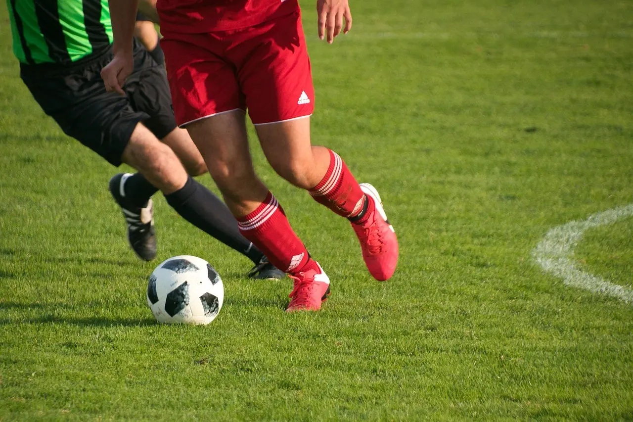 Udeholdene satte tonen: Fem tætte opgør og et stort udbrud i First Division runde 2